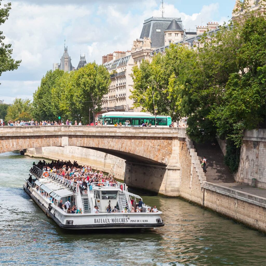 crucero en bateaux mouche por el sena paris